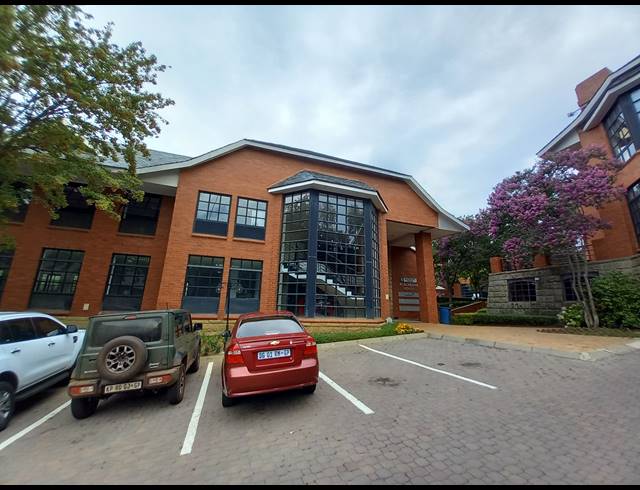 396M² OFFICE TO LET IN LYME PARK